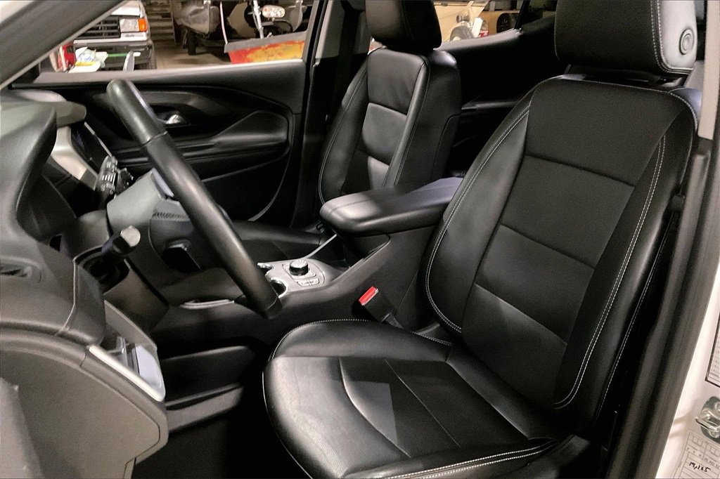 Used 2024 GMC Terrain SLT image 23