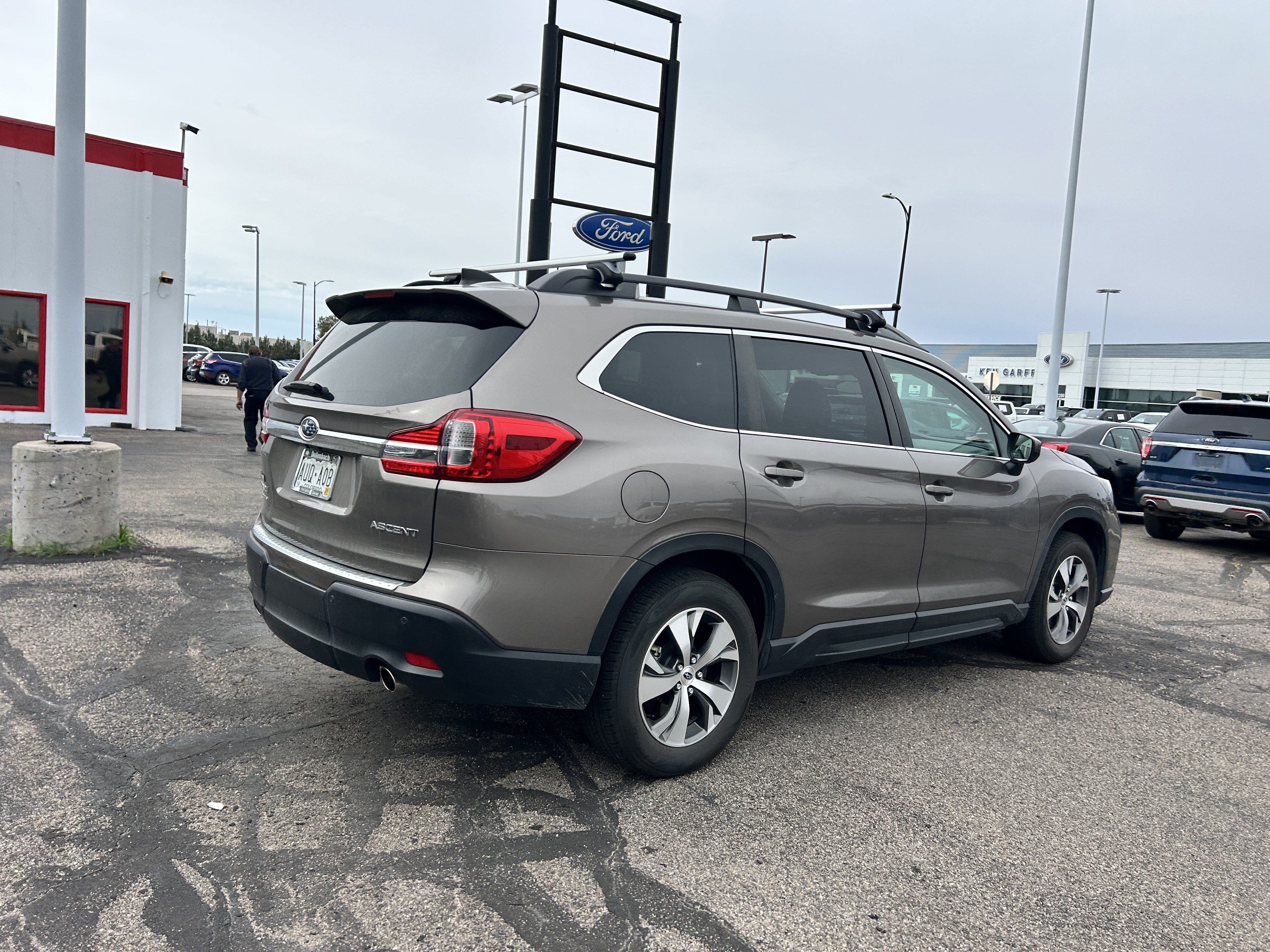 Used 2022 Subaru Ascent Premium w/ Convenience Package AWD/4WD image 6