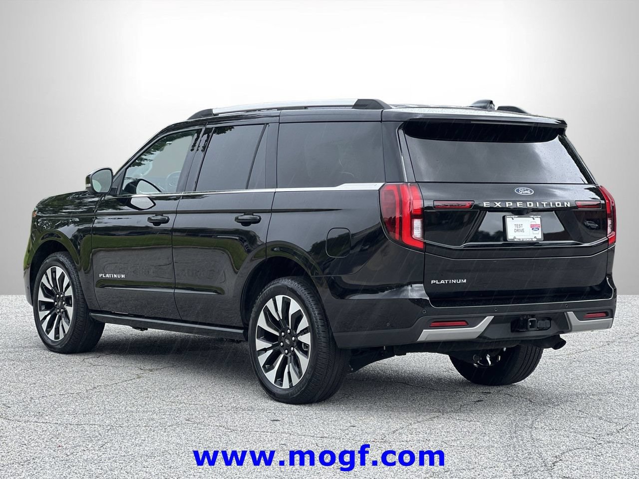 Certified 2025 Ford Expedition Platinum w/ Driver's Package AWD/4WD image 2