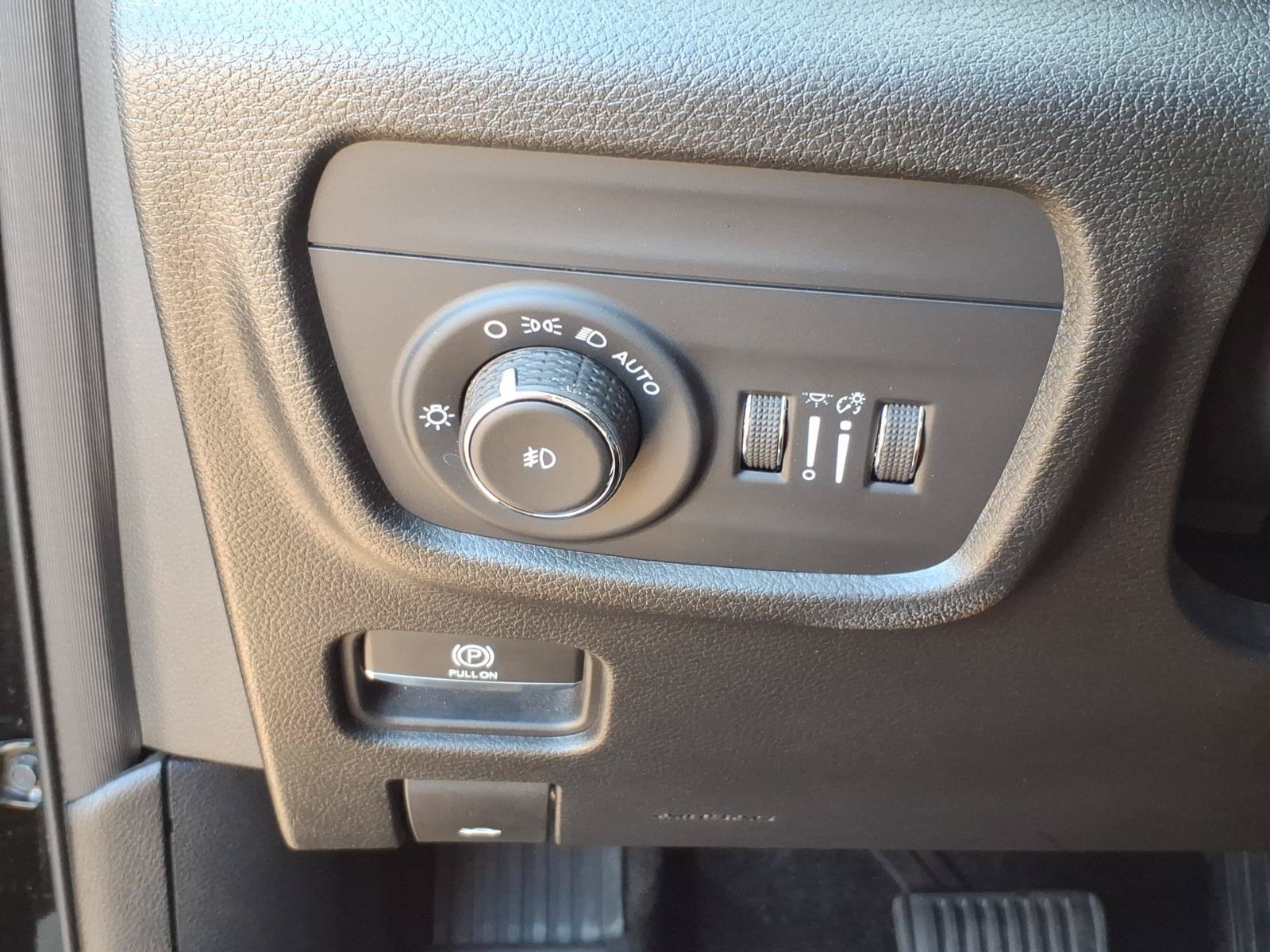 Used 2022 Jeep Grand Cherokee Limited AWD/4WD image 17