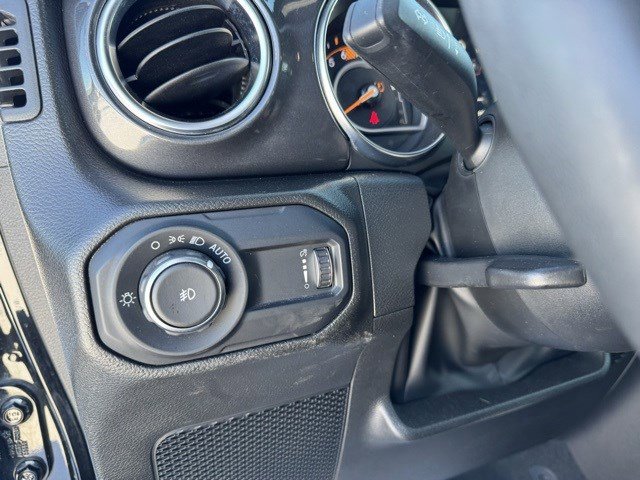 Used 2023 Jeep Wrangler Unlimited Sahara image 14