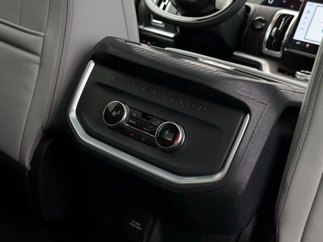 Certified 2025 Ford Expedition Platinum image 39