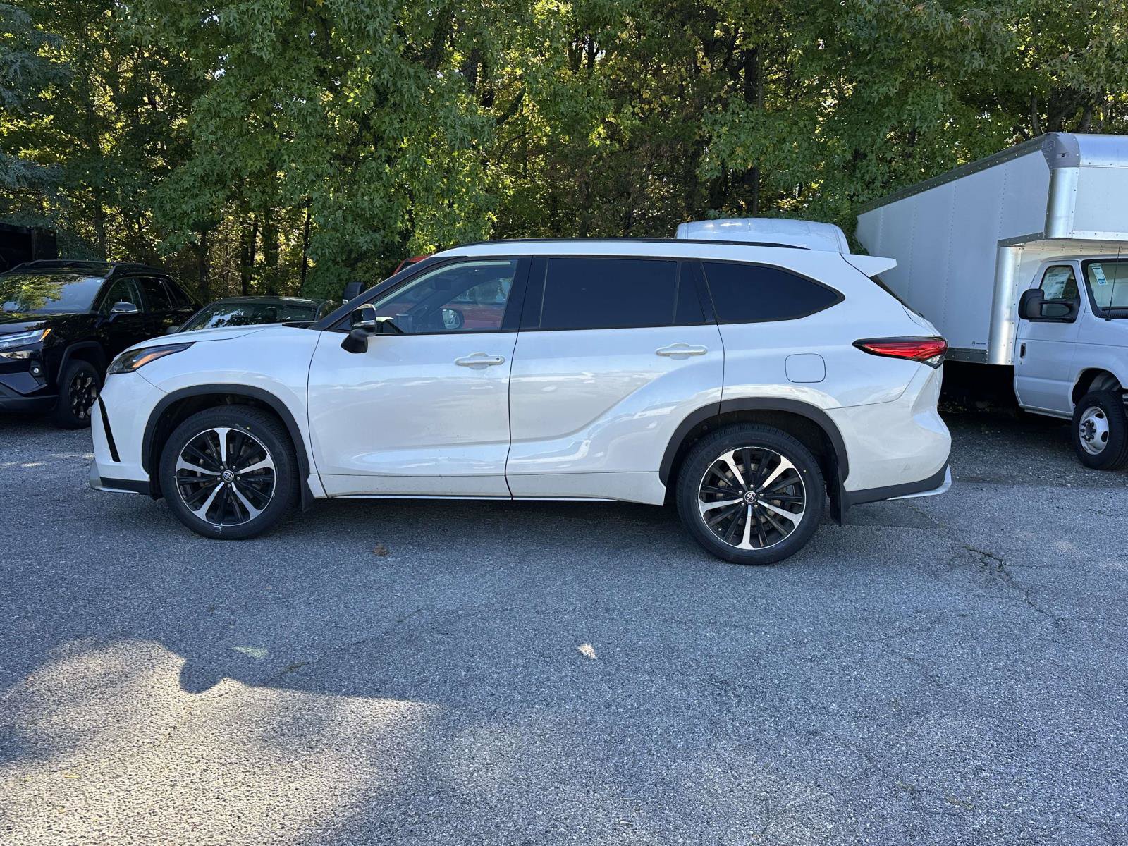 Used 2021 Toyota Highlander XSE AWD/4WD image 4