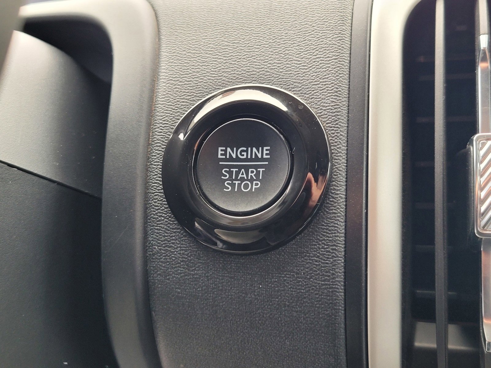 Certified 2025 Ford Expedition Active image 26