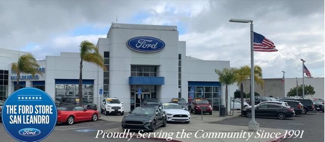 Certified 2017 Ford C-MAX Energi Titanium FWD image 4