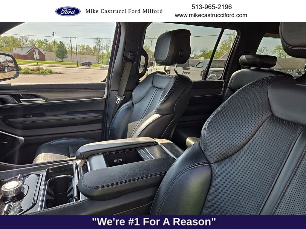 Used 2024 Jeep Wagoneer L Series III w/ Flexible Seating Group image 5