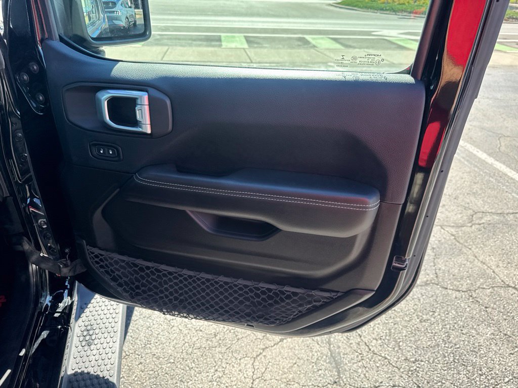 Used 2019 Jeep Wrangler Unlimited Sahara w/ Uconnect 4C Nav & Sound Group AWD/4WD image 31