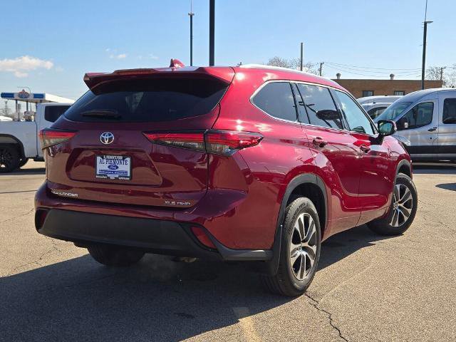Used 2021 Toyota Highlander XLE image 2