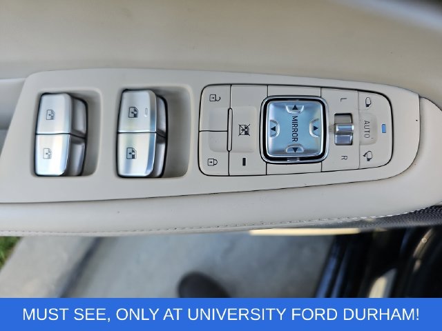 Used 2020 Genesis G90 3.3T Premium RWD image 29
