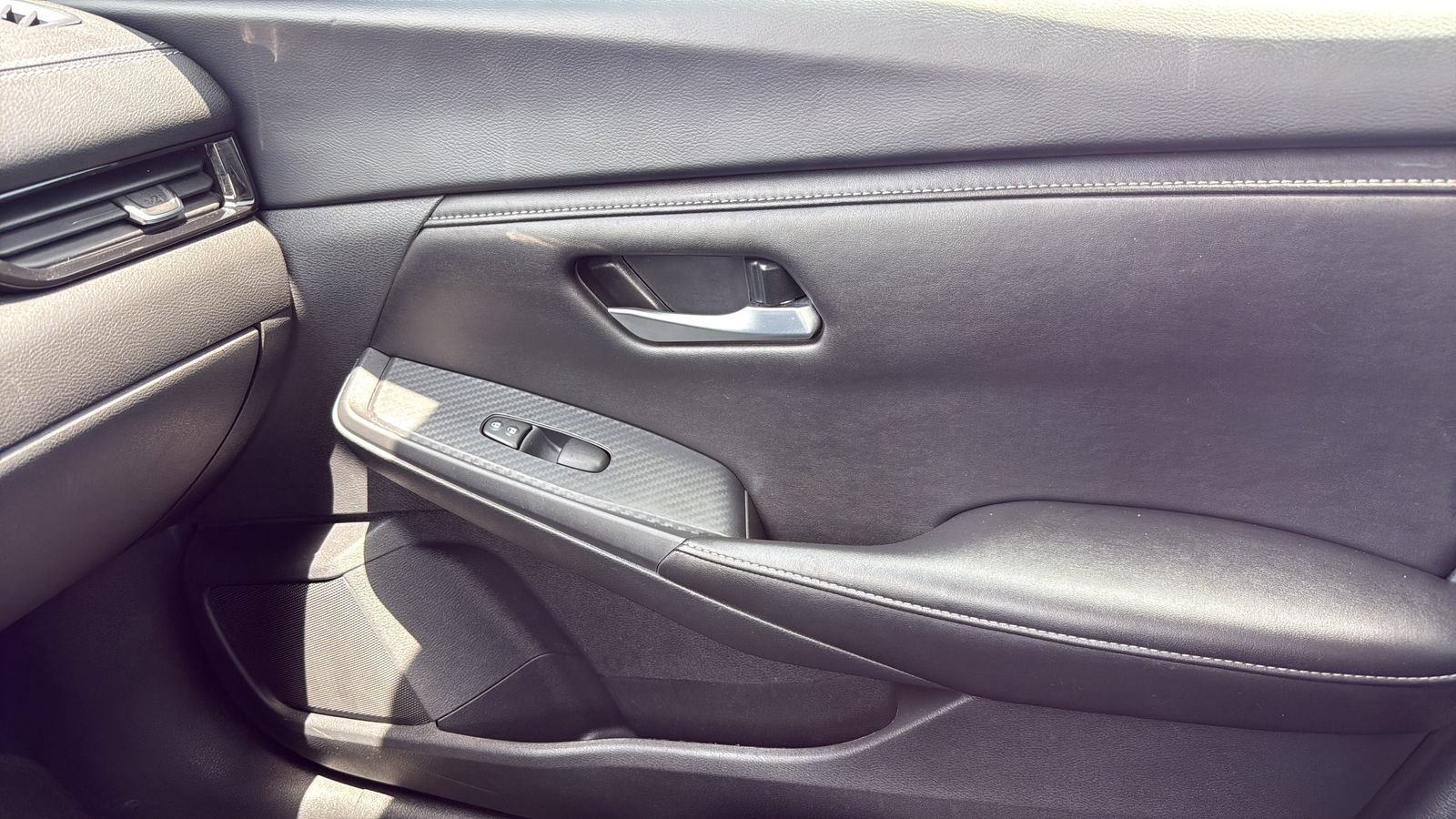 Used 2024 Nissan Sentra SV FWD image 23