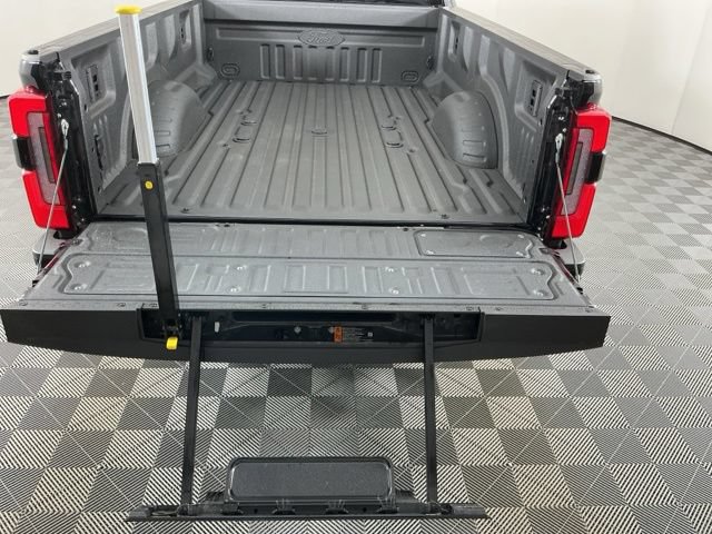 Certified 2026 Ford F450 Platinum w/ FX4 Off-Road Package AWD/4WD image 8