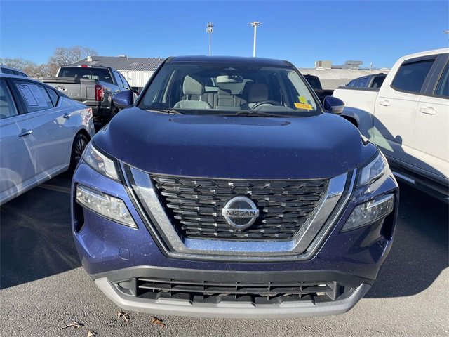 Used 2021 Nissan Rogue SV image 2