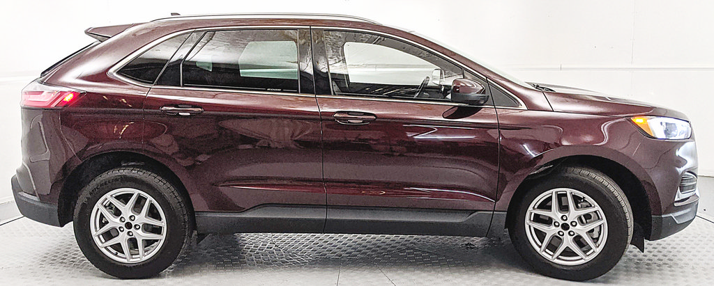 Certified 2023 Ford Edge SEL w/ Convenience Package AWD/4WD image 2