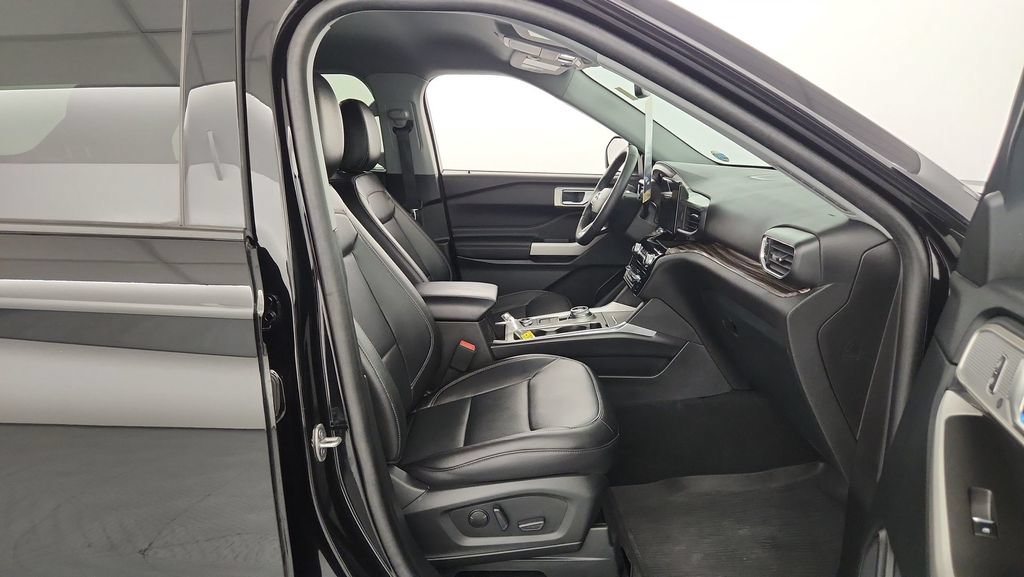 Certified 2024 Ford Explorer Limited w/ Equipment Group 301A AWD/4WD image 34