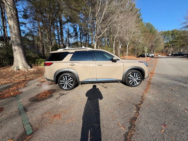 Used 2024 Nissan Pathfinder Platinum image 6