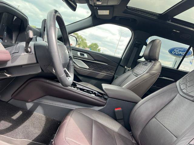 Certified 2025 Ford Explorer Platinum w/ Ultimate Package AWD/4WD image 18
