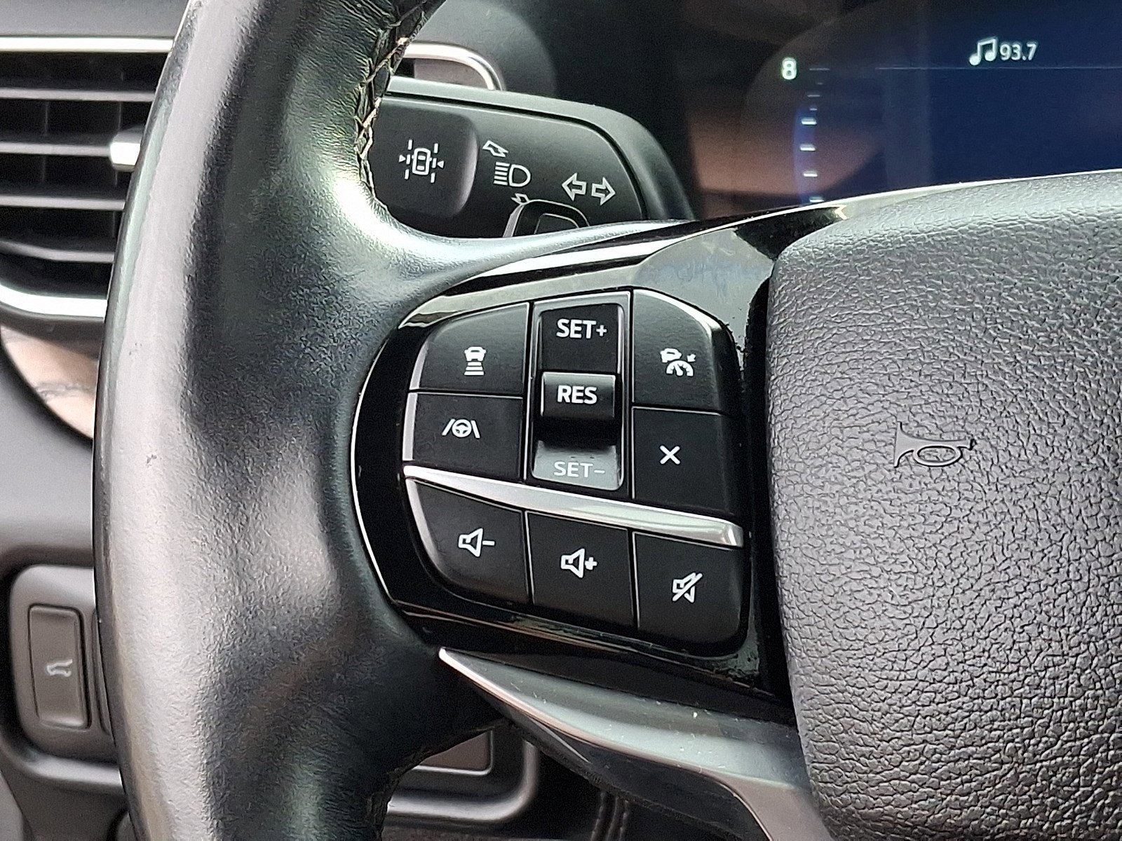 Certified 2021 Ford Explorer Platinum w/ Equipment Group 601A image 20