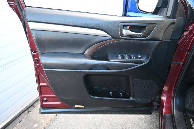 Used 2019 Toyota Highlander XLE AWD/4WD image 20