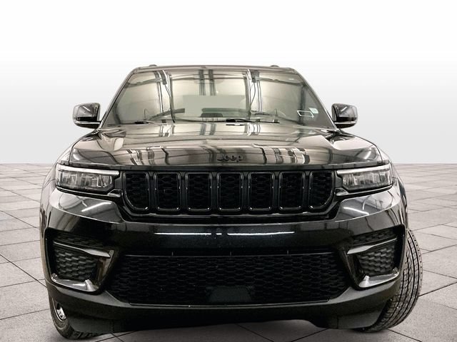 Used 2023 Jeep Grand Cherokee Altitude AWD/4WD image 3