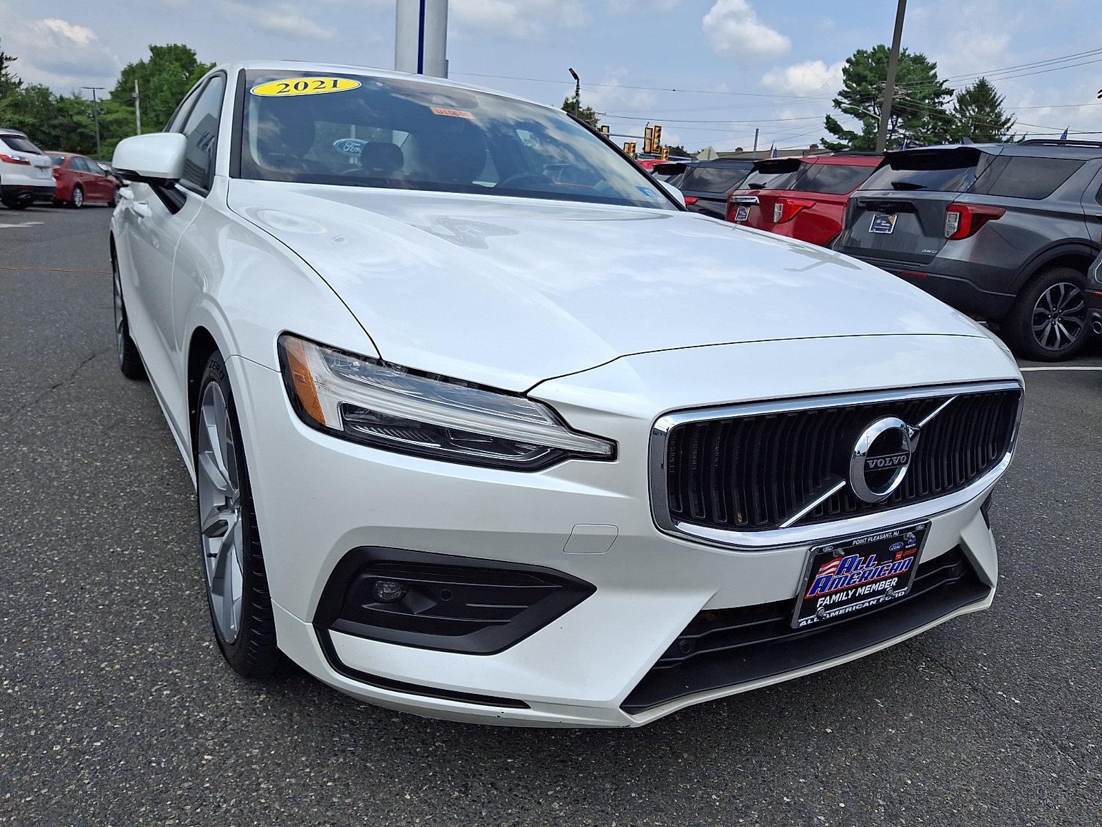 Used 2021 Volvo S60 T6 Momentum AWD/4WD image 2