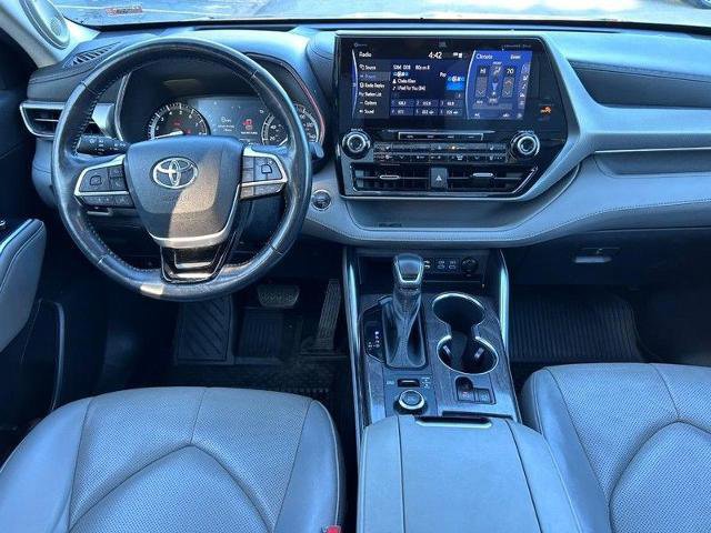 Used 2022 Toyota Highlander Platinum image 14