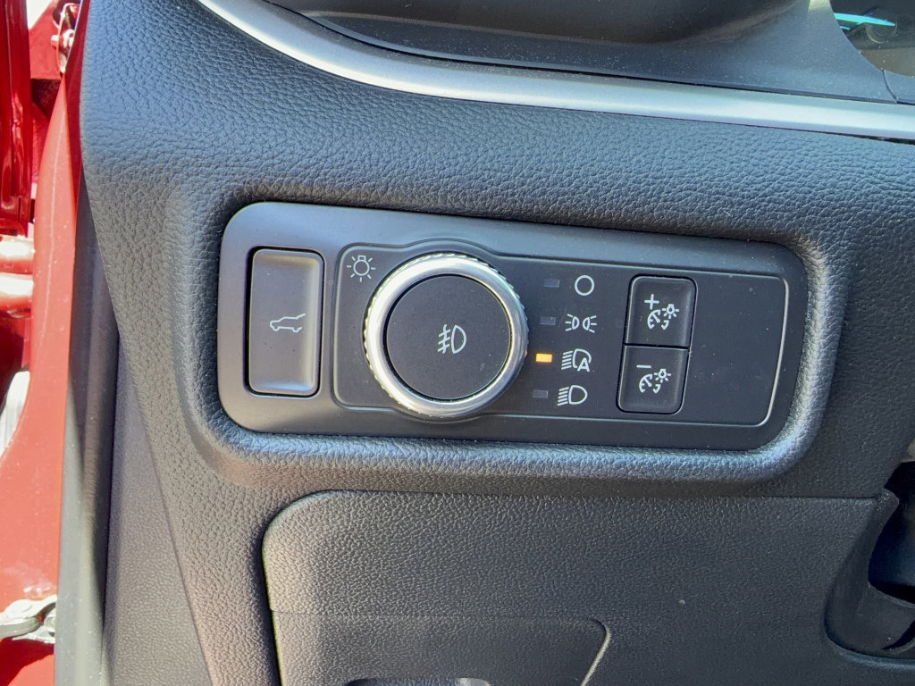 Certified 2020 Ford Explorer XLT w/ Equipment Group 202A image 28