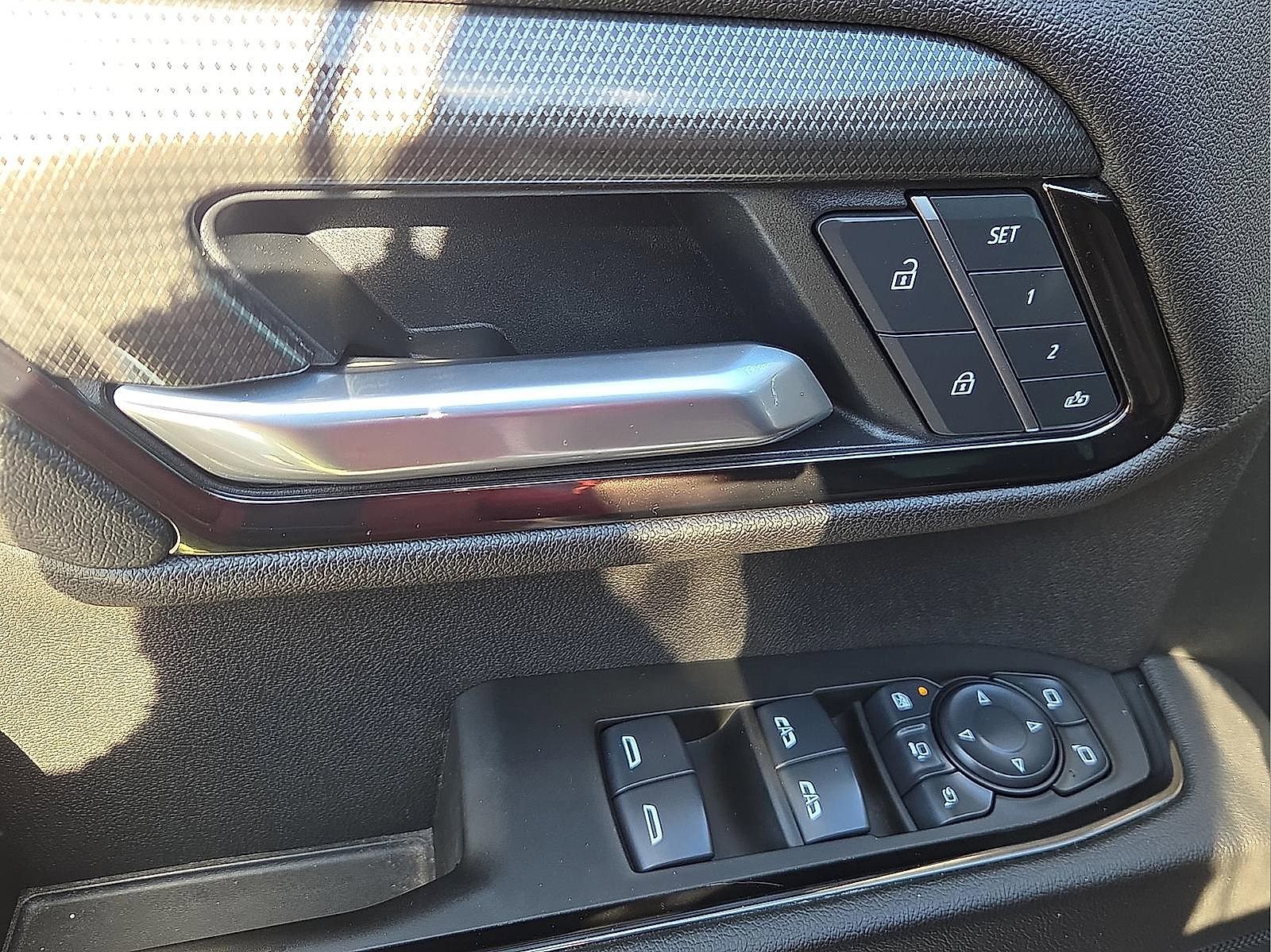 Used 2025 GMC Sierra 2500 AT4 w/ AT4 Premium Plus Package image 13