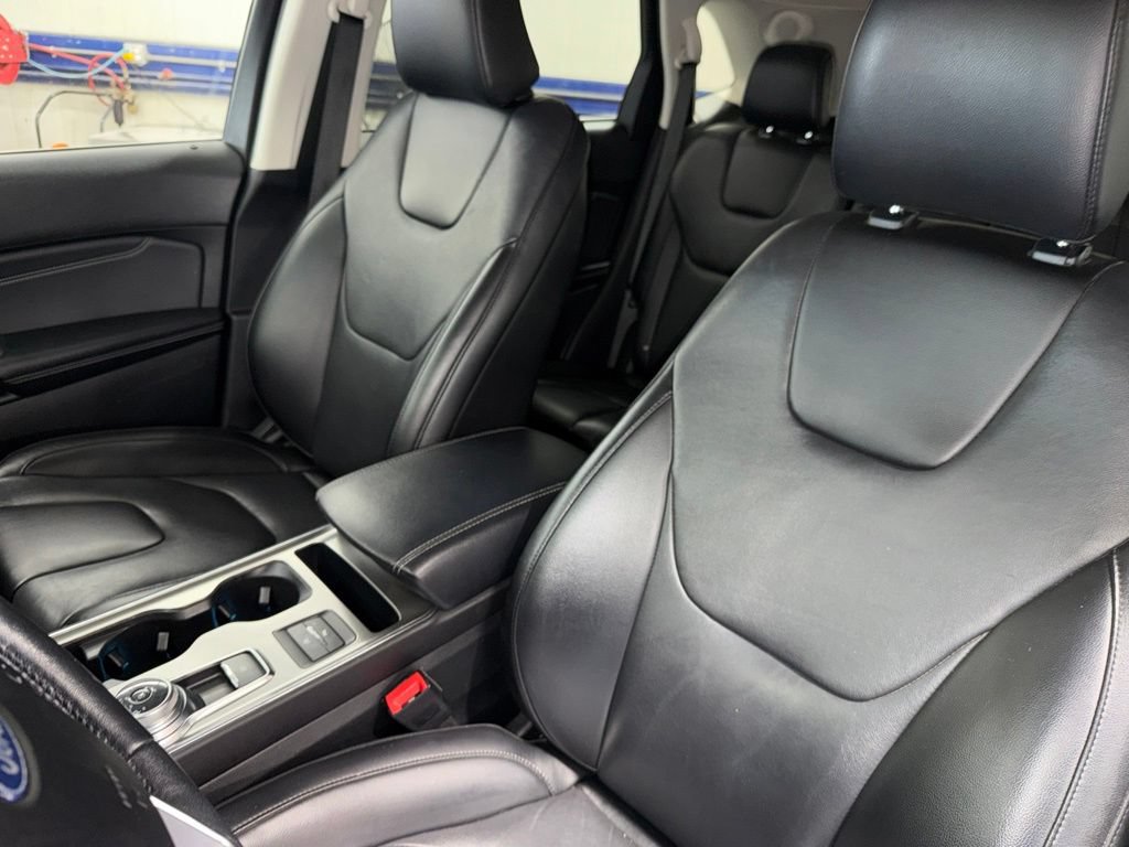 Certified 2022 Ford Edge Titanium AWD/4WD image 13