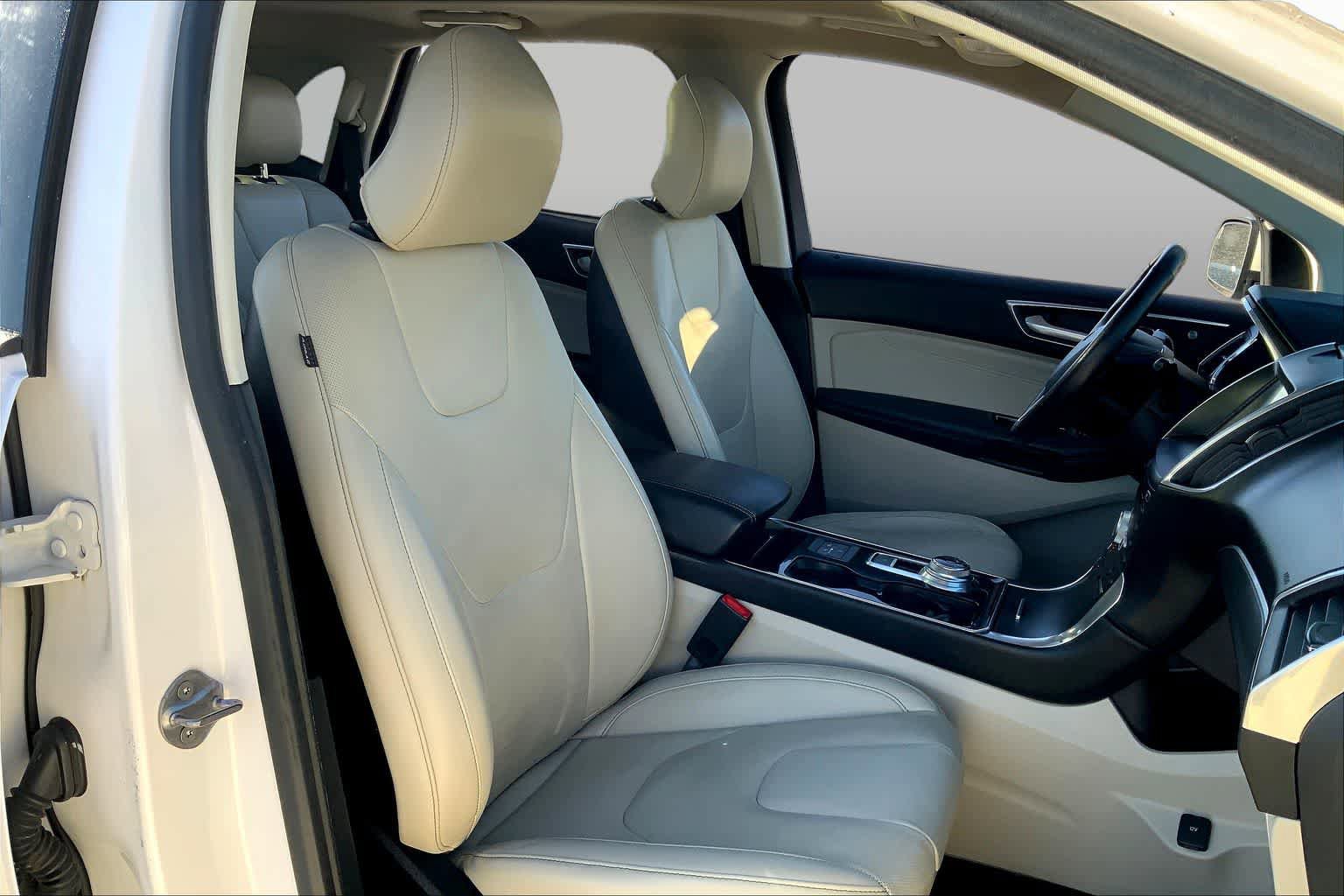 Certified 2019 Ford Edge Titanium w/ Equipment Group 301A FWD image 9