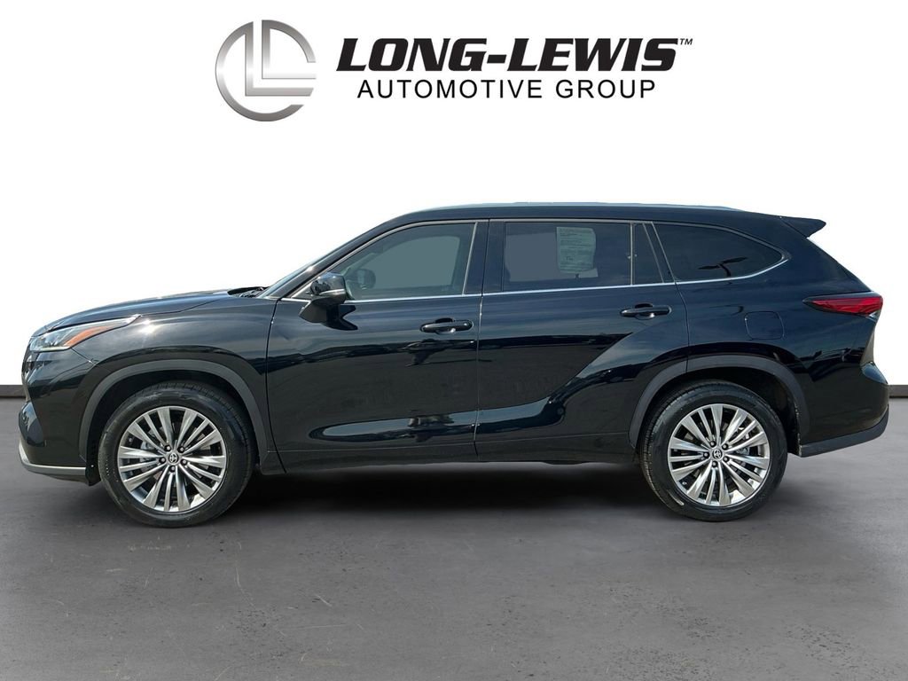 Used 2021 Toyota Highlander Platinum FWD image 2