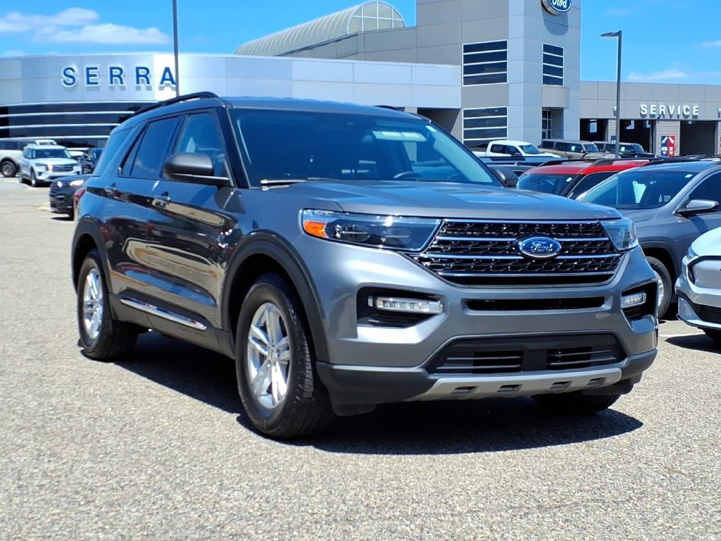 Certified 2021 Ford Explorer XLT w/ Equipment Group 202A AWD/4WD image 3
