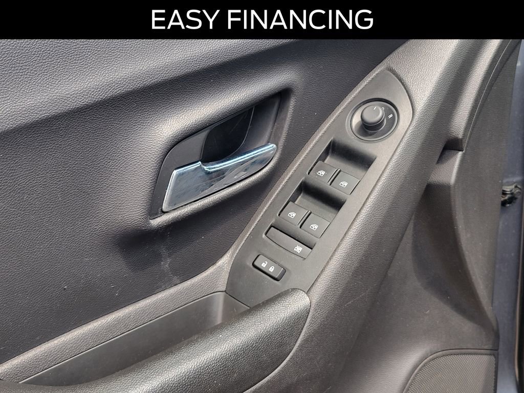 Used 2020 Chevrolet Trax LS FWD image 16