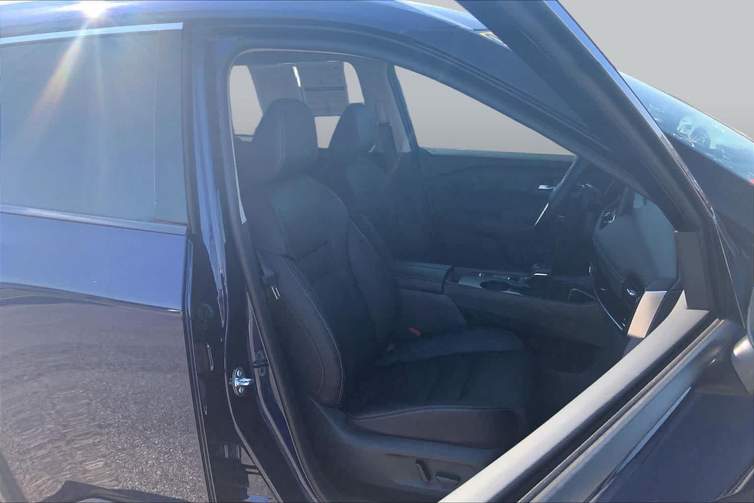 Used 2025 Nissan Rogue SL FWD image 9