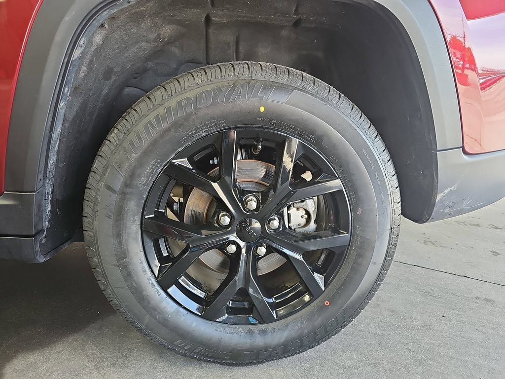 Used 2024 Jeep Grand Cherokee Altitude AWD/4WD image 32