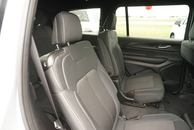 Used 2025 Jeep Grand Cherokee L Laredo w/ Luxury Tech Group I AWD/4WD image 19