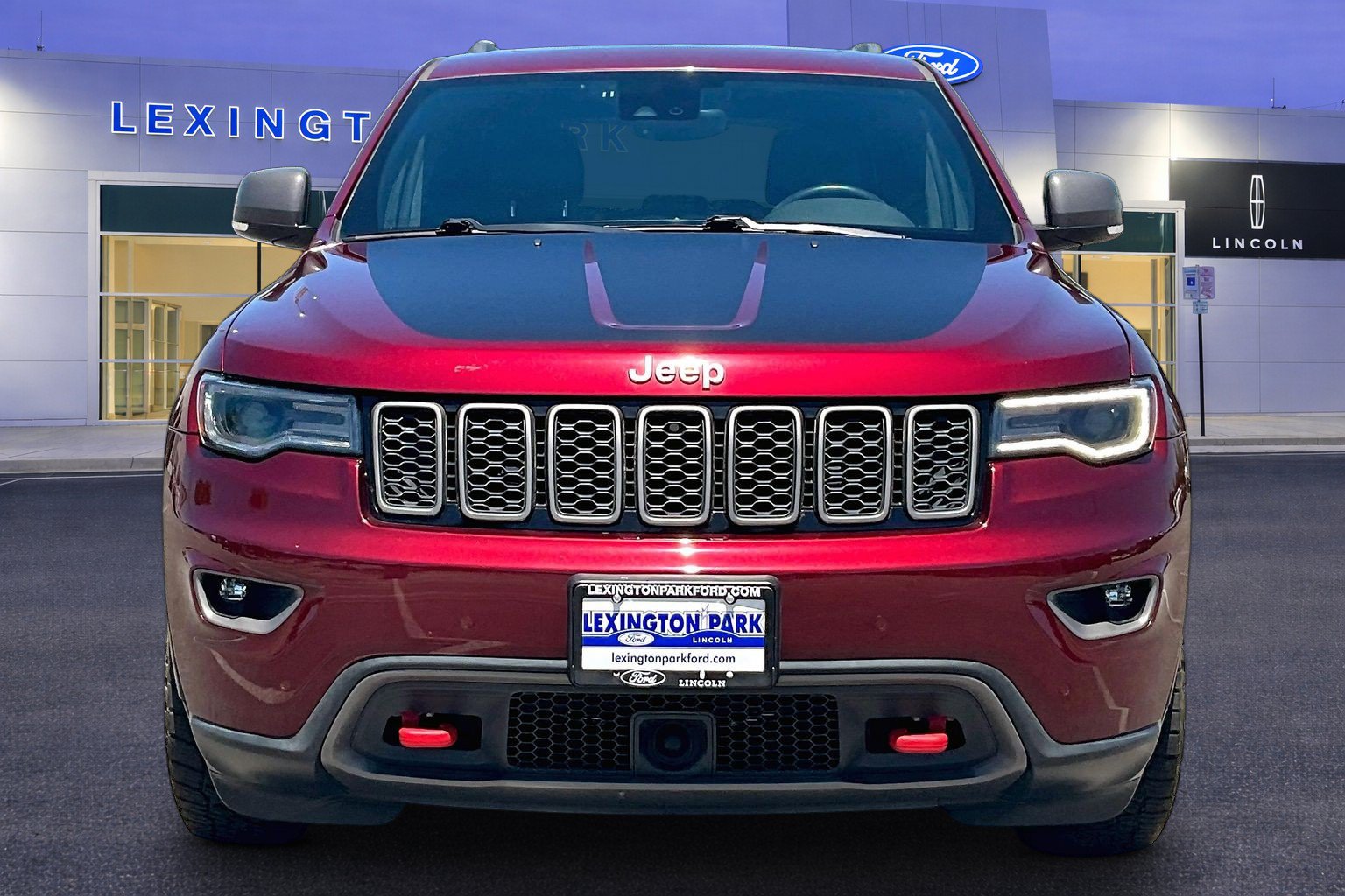 Used 2017 Jeep Grand Cherokee Trailhawk w/ Trailhawk Luxury Group AWD/4WD image 2