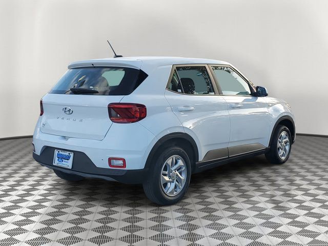 Used 2023 Hyundai Venue SE image 3