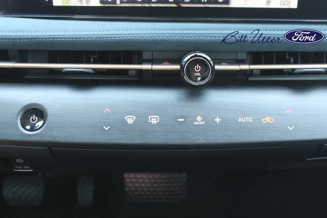 Used 2023 Nissan Ariya AWD/4WD image 19