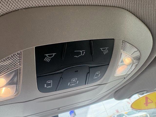 Used 2024 Chrysler Pacifica Touring-L image 18