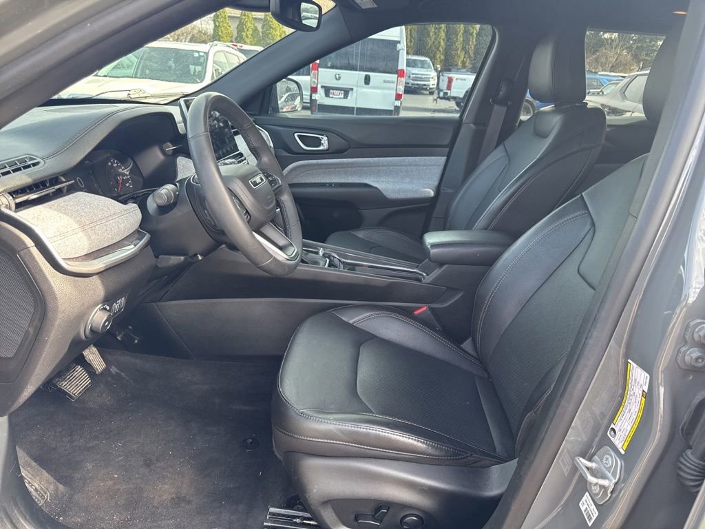 Used 2023 Jeep Compass Latitude image 10