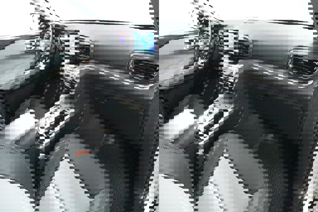 Certified 2024 Ford Explorer XLT w/ Equipment Group 202A AWD/4WD image 33