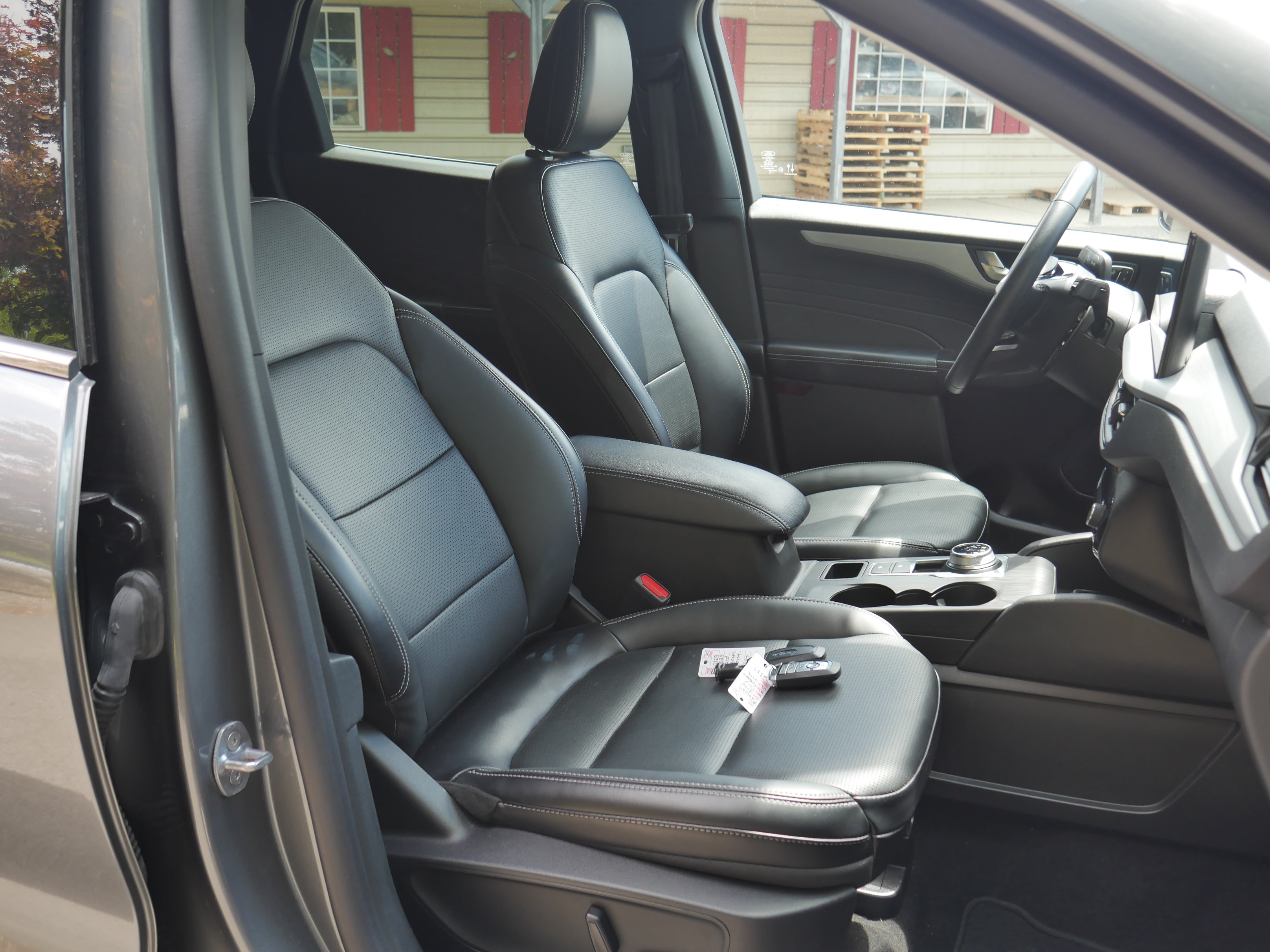 Certified 2025 Ford Escape Platinum AWD/4WD image 24