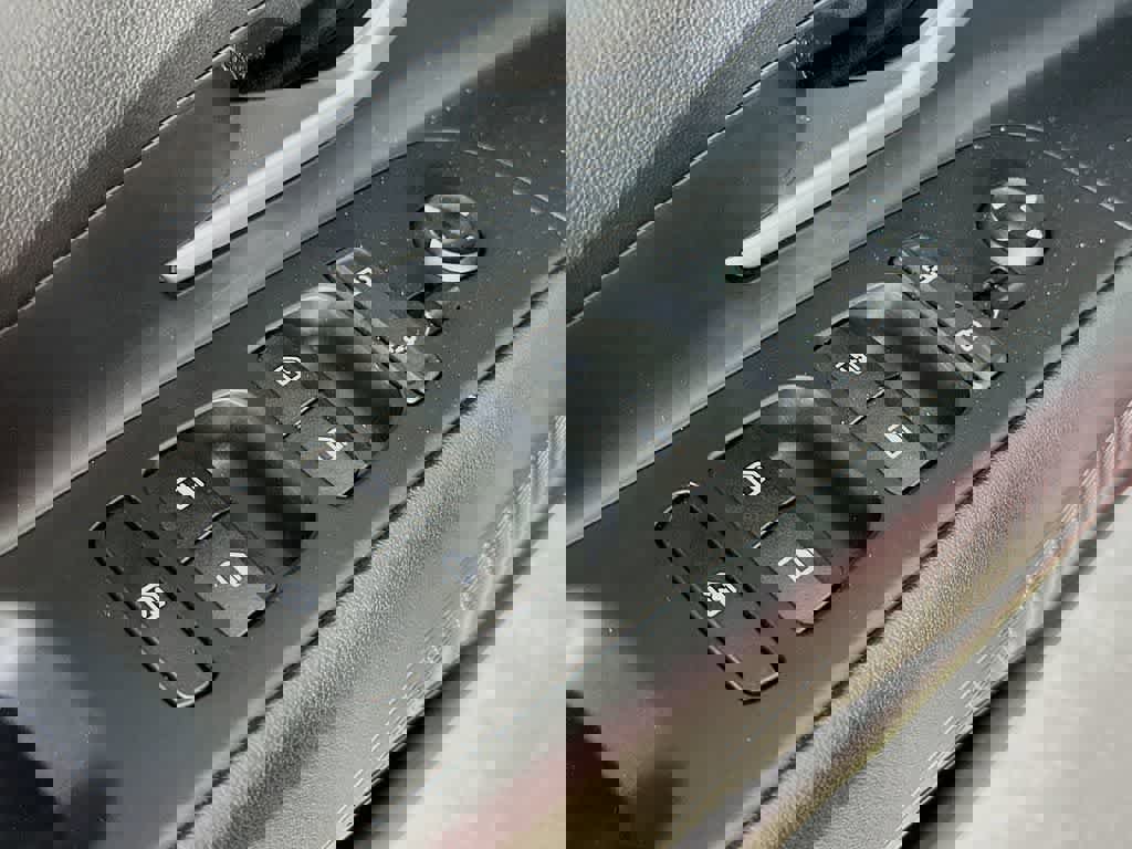 Used 2022 Hyundai Elantra Limited image 29