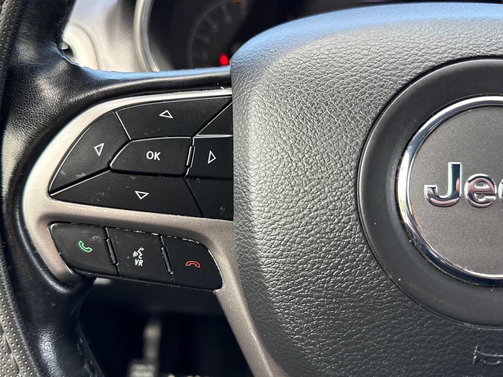 Used 2021 Jeep Grand Cherokee Laredo X RWD image 15