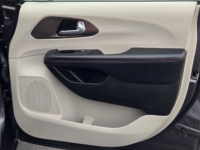 Used 2018 Chrysler Pacifica Touring Plus w/ Tire & Wheel Group image 5