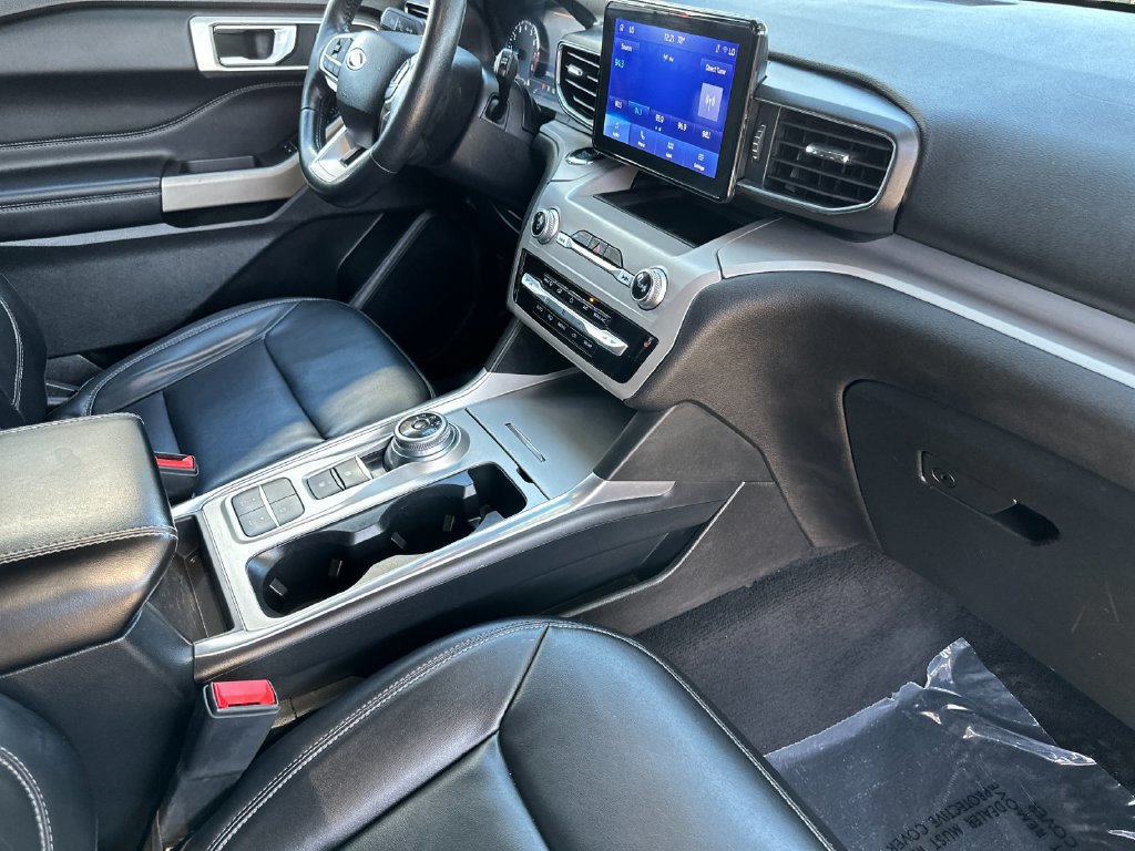 Certified 2023 Ford Explorer XLT w/ Equipment Group 202A RWD image 15