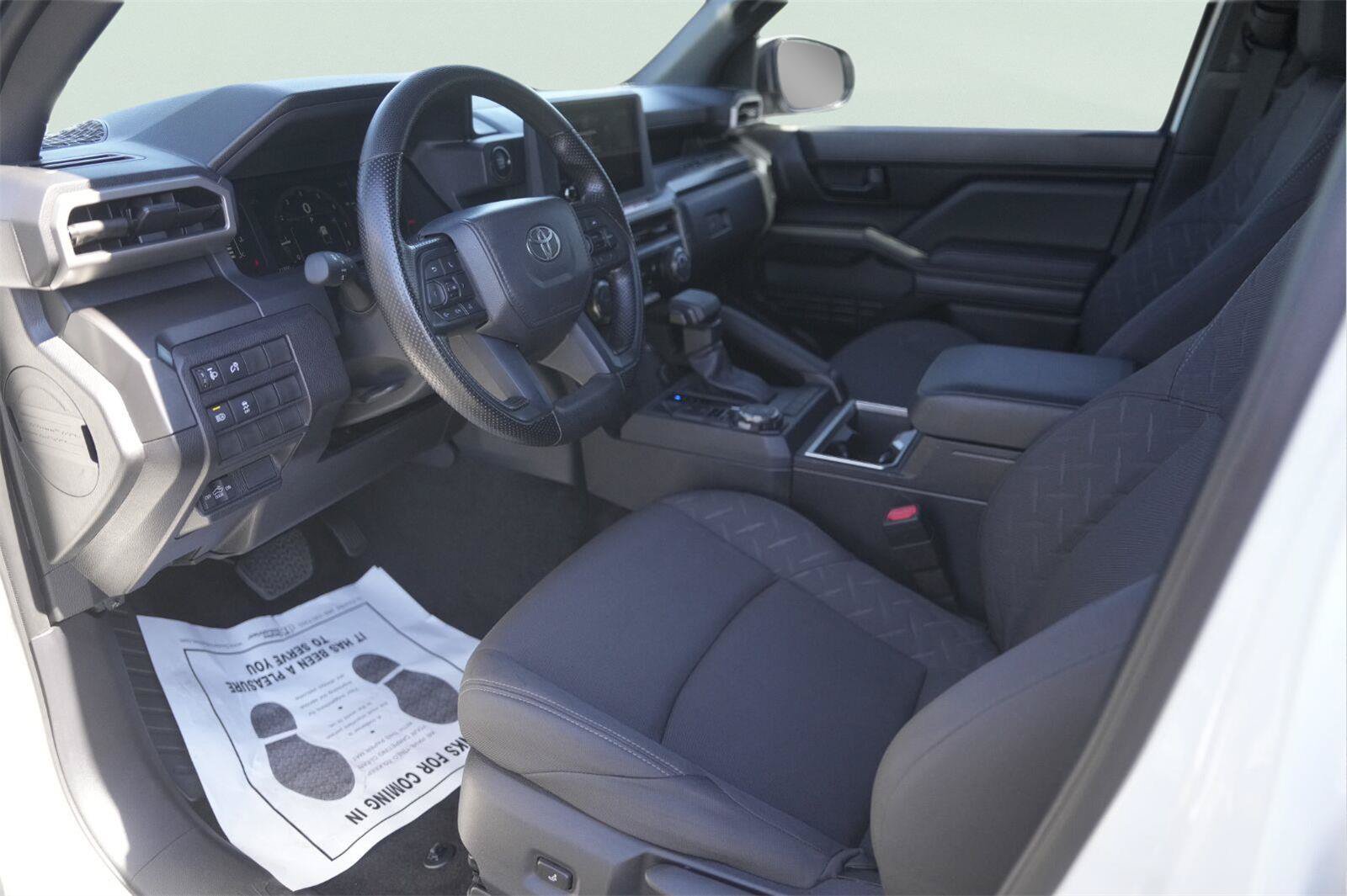 Used 2025 Toyota Tacoma SR5 AWD/4WD image 8