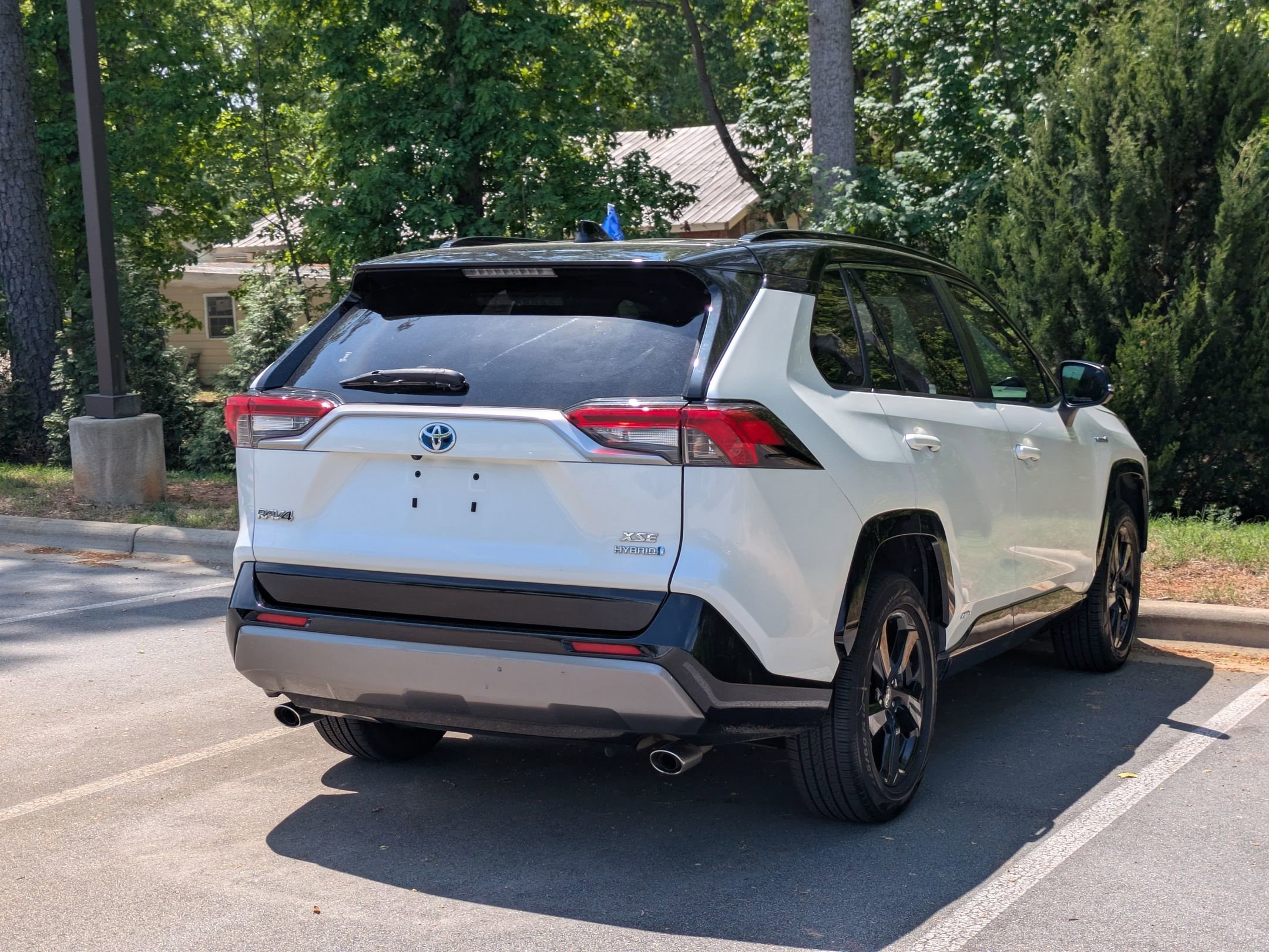 Used 2020 Toyota RAV4 XSE w/ XSE Grade Weather Package AWD/4WD image 3