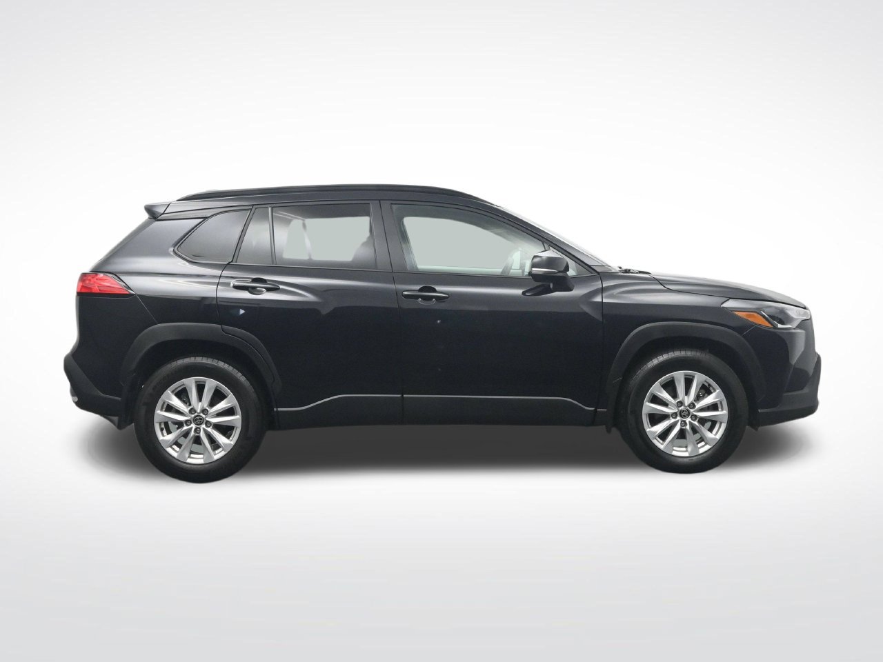 Used 2025 Toyota Corolla Cross LE FWD image 4