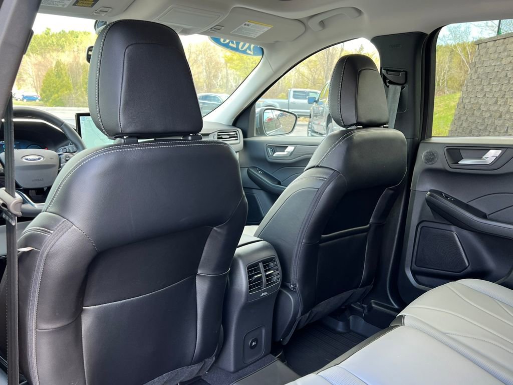 Certified 2026 Ford Escape Platinum w/ Premium Technology Package AWD/4WD image 39